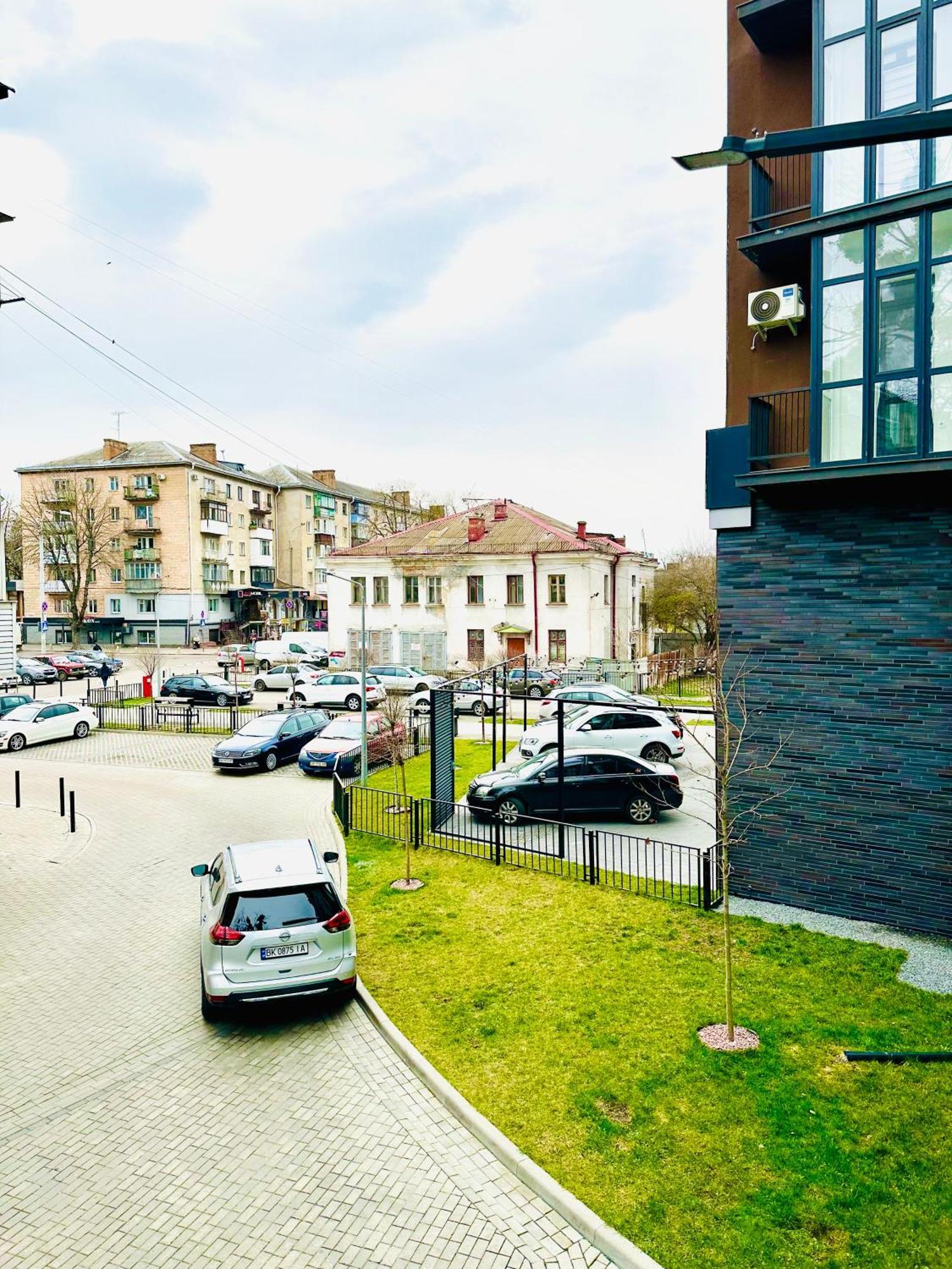 Designer Apartments In The City Center Rivne Exterior foto